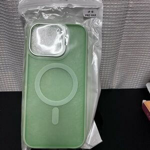 Green Silicone MagSafe-Compatible Phone Case